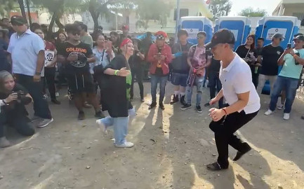 Colosio saca "los prohibidos" a ritmo de Celso Piña