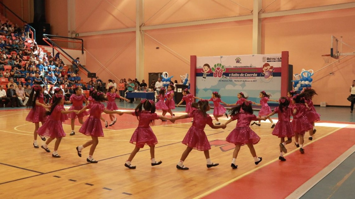 Realiza DIF primera exhibición de rondas infantiles 