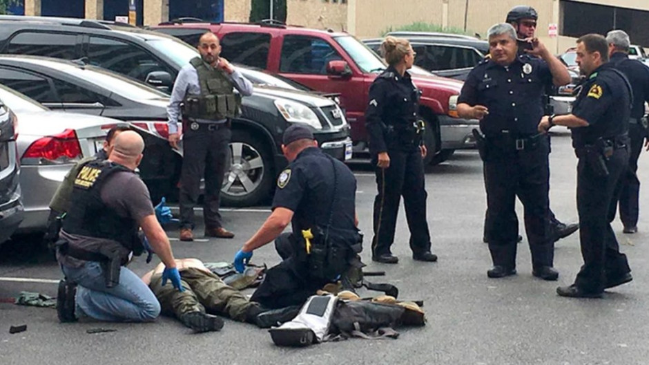 Hombre abre fuego contra corte federal en Dallas, Texas