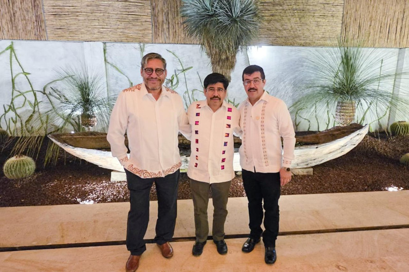 Participa rector de la UAT en reunión nacional con el jurista Hugo Aguilar