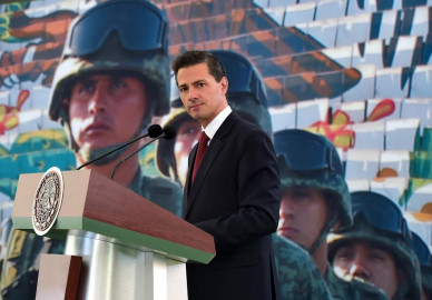 EPN aumentará mil pesos al salario de los militares