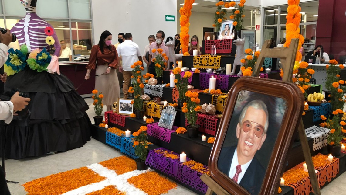 Ayuntamiento de Nuevo Laredo realiza el tradicional Altar de Muertos en memoria del Don Carlos Canturosas 