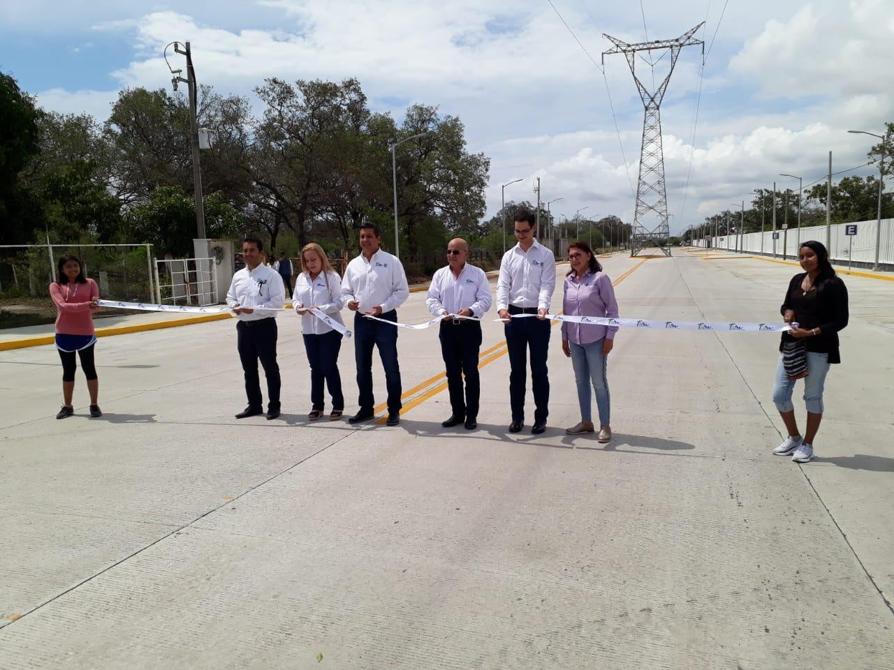 Inauguran vialidad y anuncian continuidad en la rehabilitación de un espacio multideportivo