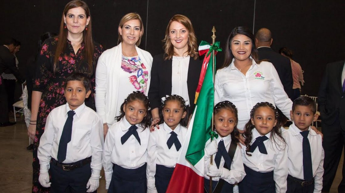 DIF participa en abanderamiento con escoltas de CAIC